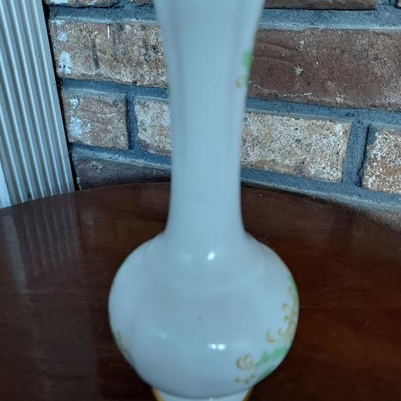 Royal Tara Irish Bone China Bud Vase Shamrocks Gold Trim Ireland 6.5 Inches - Picture 6 of 8